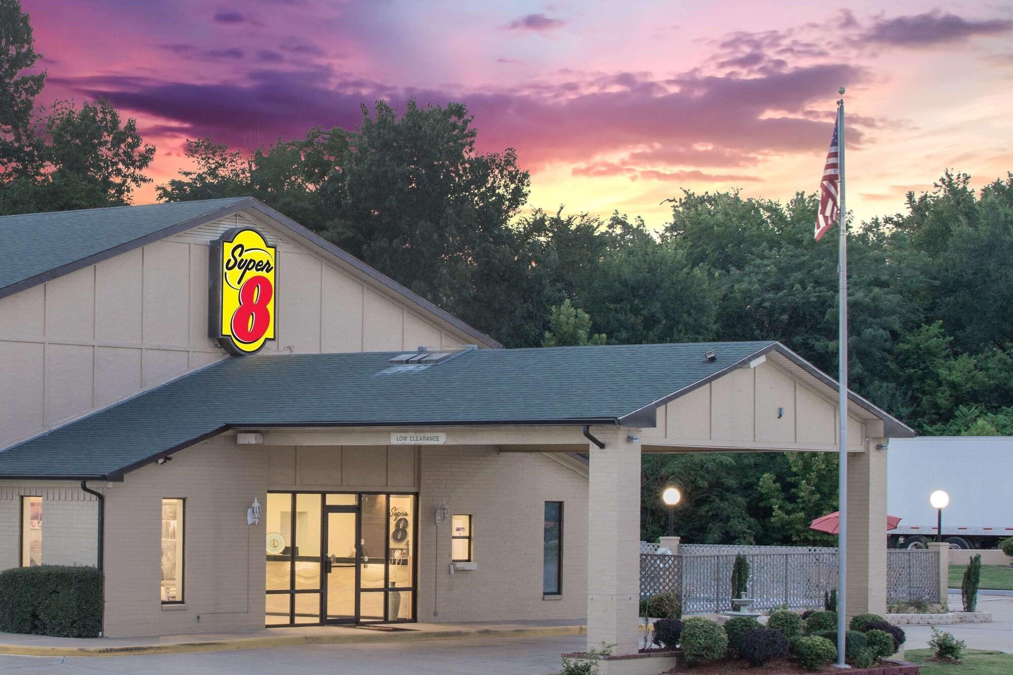 Super 8 By Wyndham Clarksville Ar Exterior photo