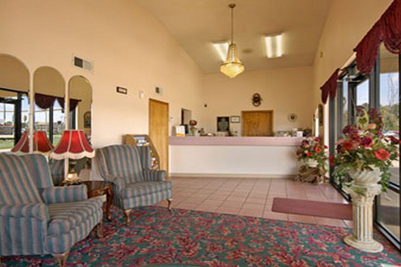 Super 8 By Wyndham Clarksville Ar Interior photo