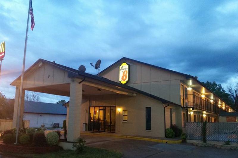 Super 8 By Wyndham Clarksville Ar Exterior photo