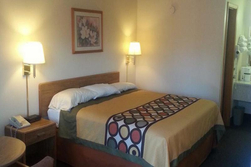 Super 8 By Wyndham Clarksville Ar Exterior photo