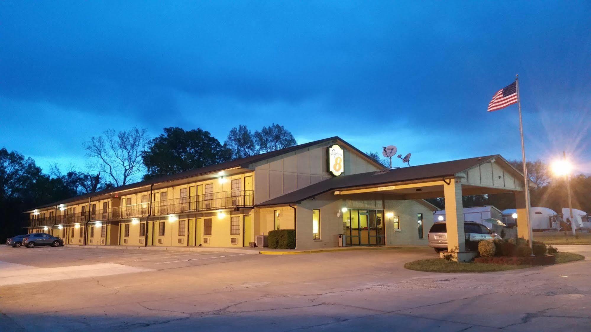 Super 8 By Wyndham Clarksville Ar Exterior photo